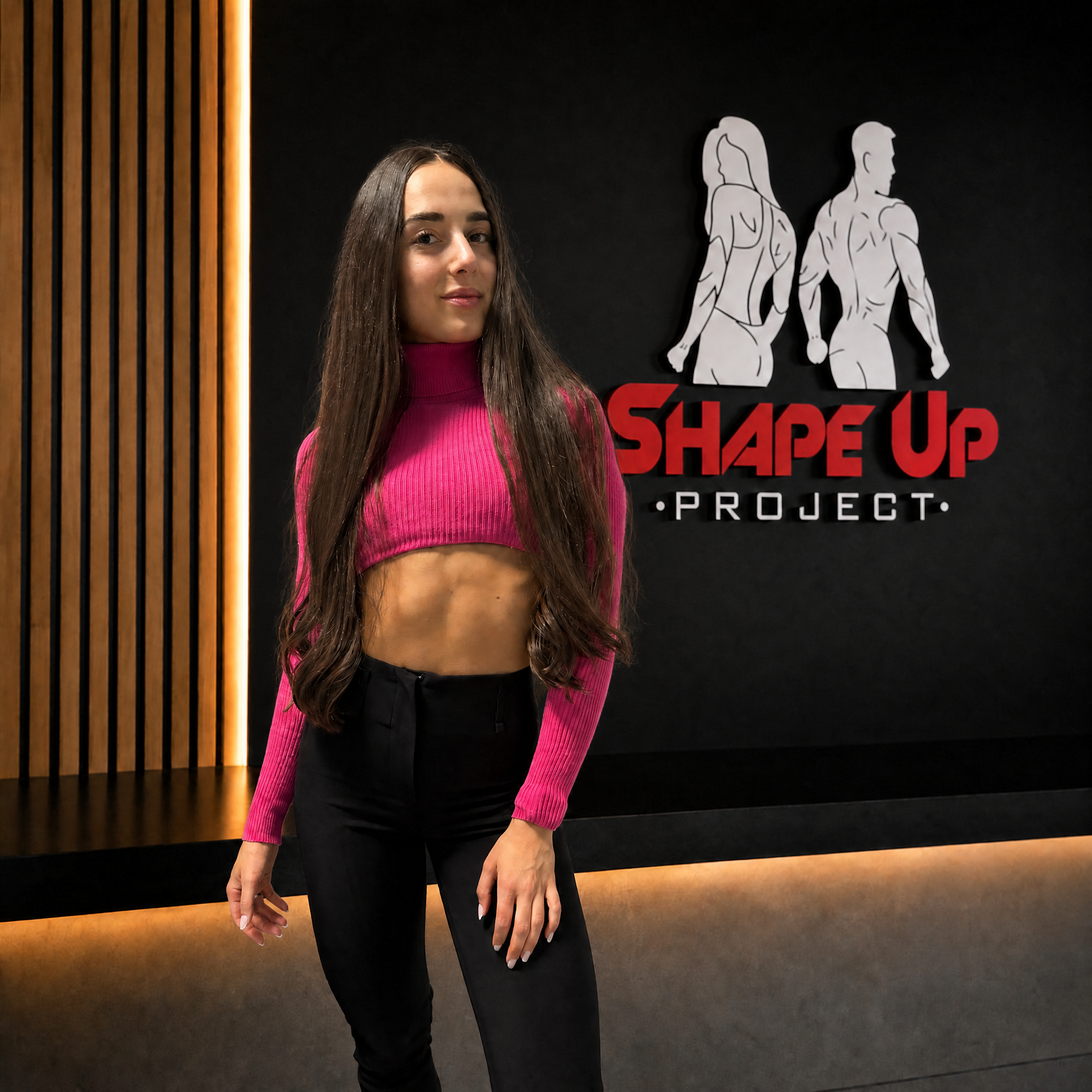 Вероника Друмева пред логото на Shape Up Project